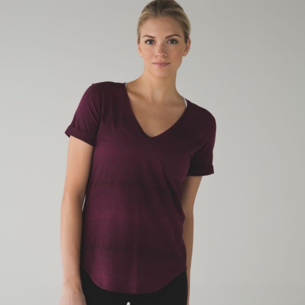 Lululemon - Love Tee II in striped red grape
